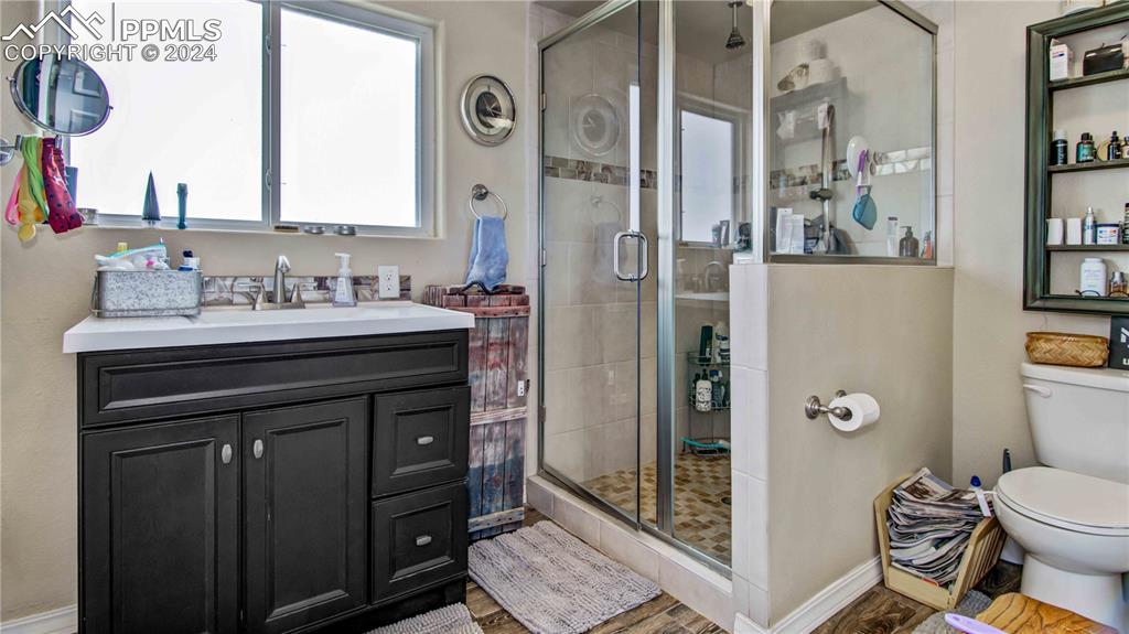 38115 Gieck Road Rush, CO 80833 - Photo 19 of 46 a bathroom with a sink a toilet and shower