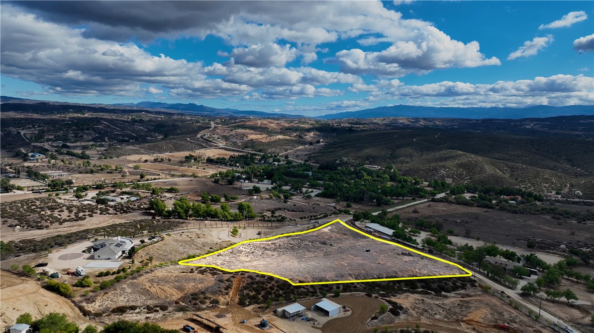 1 Spring Valley Road Temecula, CA 92592 - Photo 4 of 8 a view of a houses with a yard
