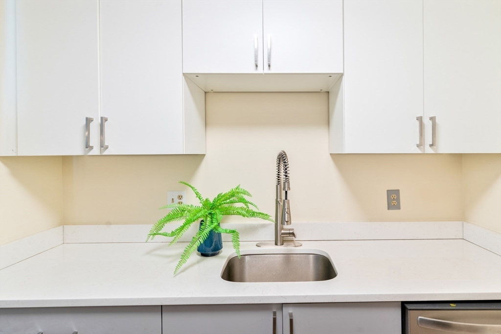 602 Franklin Crossing Road, Unit 602 Franklin, MA 02038 - Photo 11 of 41