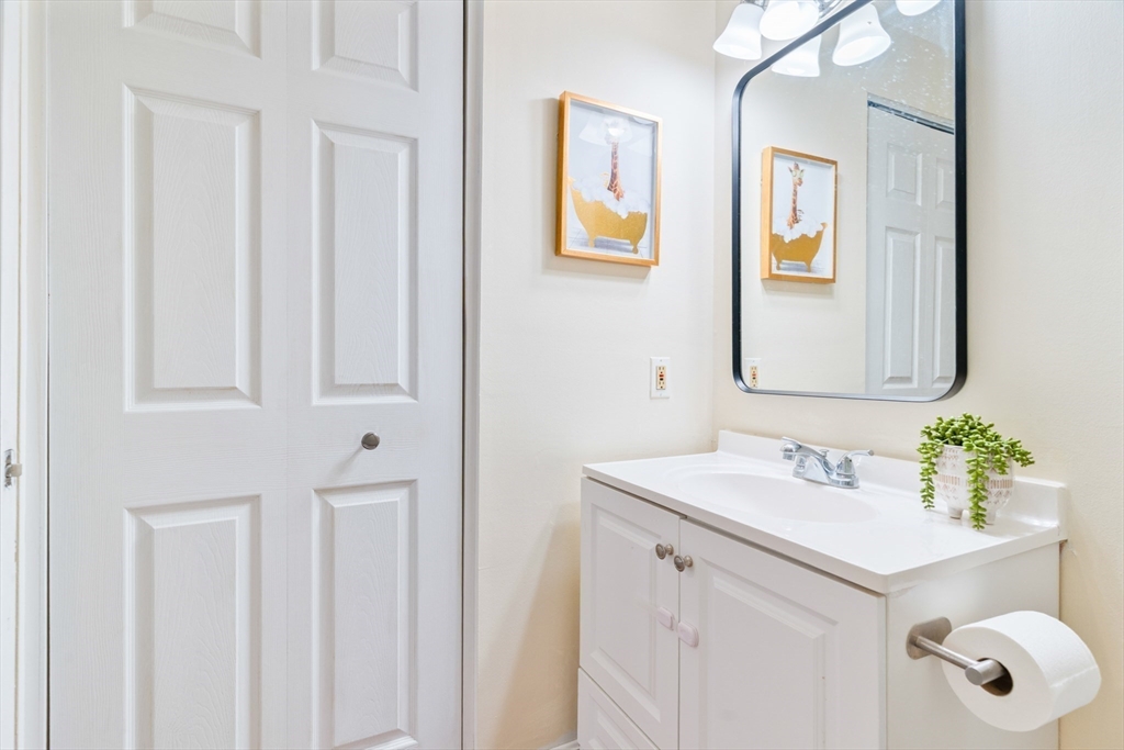 602 Franklin Crossing Road, Unit 602 Franklin, MA 02038 - Photo 27 of 41