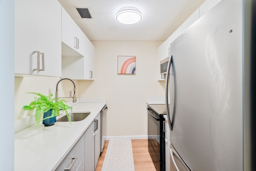 602 Franklin Crossing Road, Unit 602 Franklin, MA 02038 - Photo 8 of 41