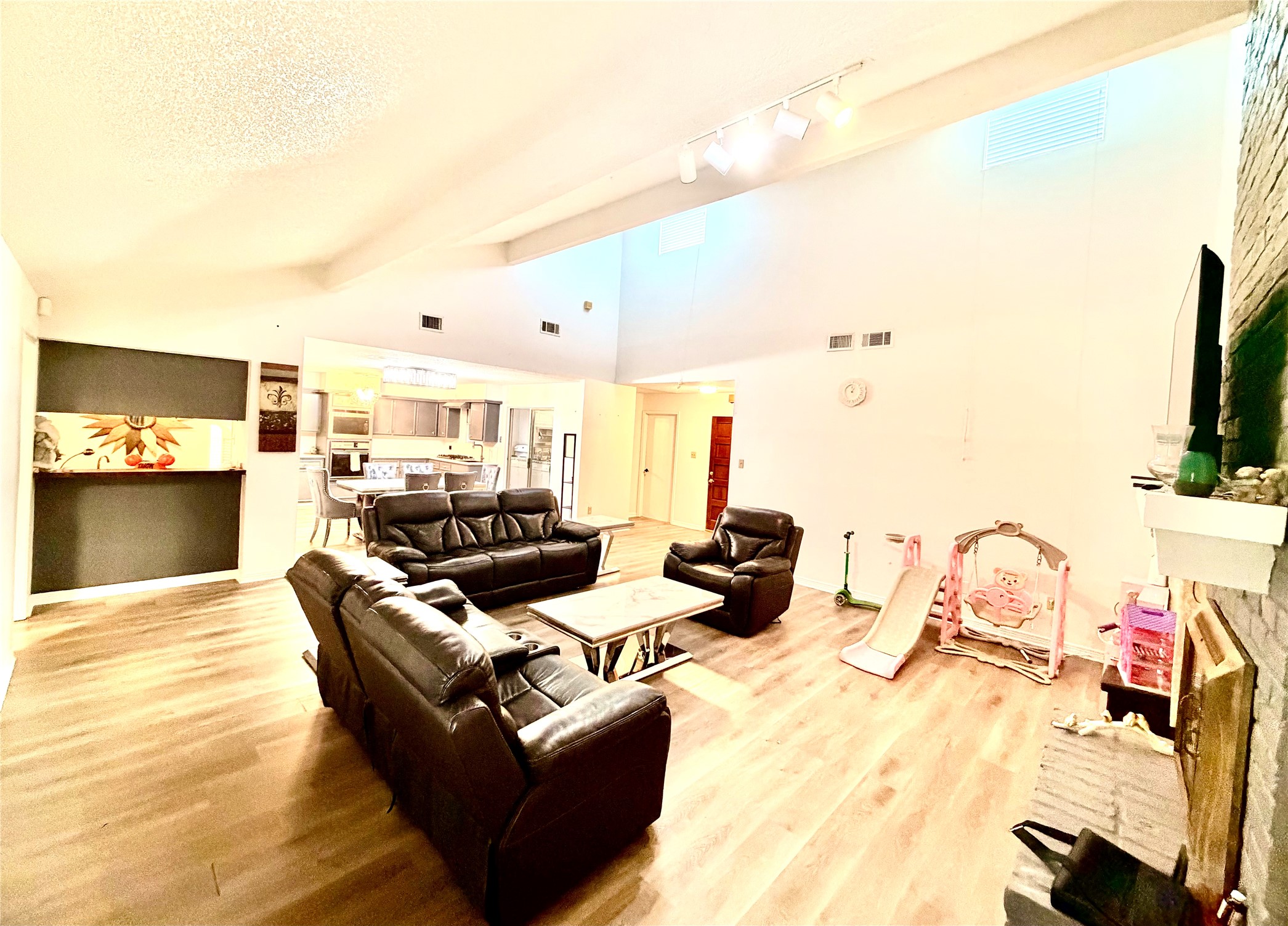 11635 Ridge Run Drive Houston, TX 77064 - Photo 4 of 20 a living room with furniture and a flat screen tv