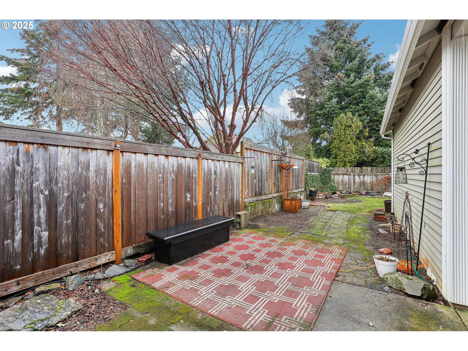 18222 Davis Street Sandy, OR 97055 - Photo 36 of 42 a backyard of a house