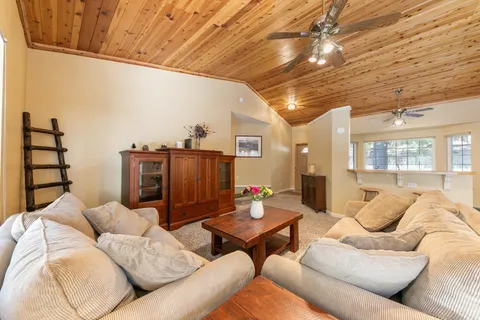 $949,000 | 14096 Copenhagen Drive, Truckee, CA 96161