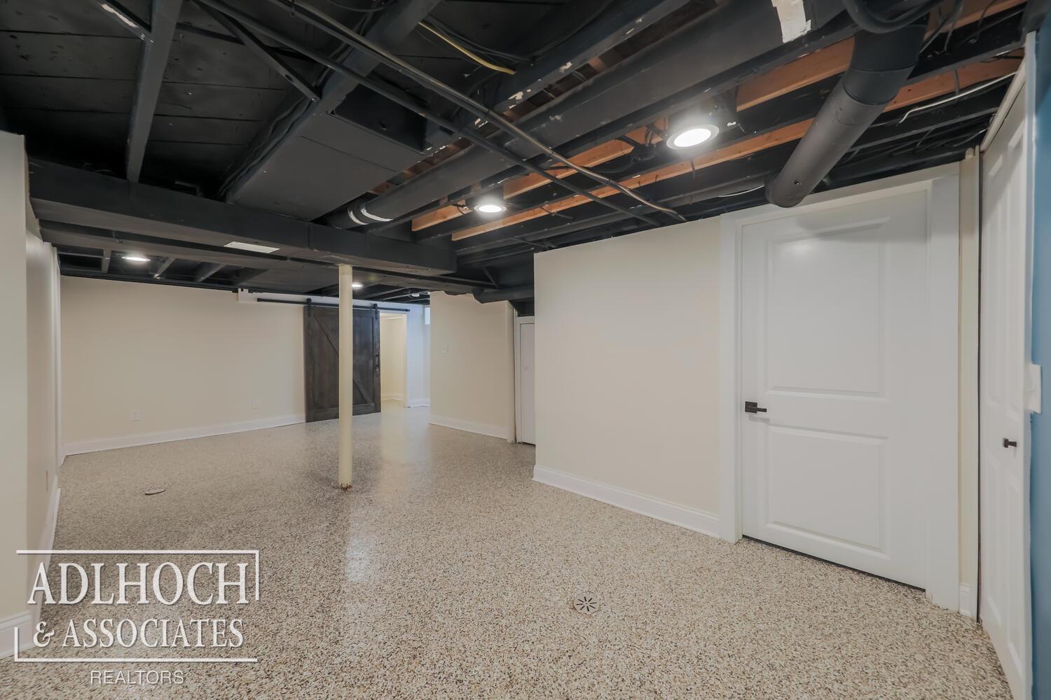 1438 Yorkshire Road Grosse Pointe, MI 48230 - Photo 18 of 19 50121993-17.JPG
