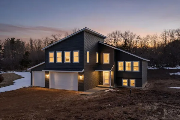 $630,000 | 739 Magoo Road, Hudson, WI 54016