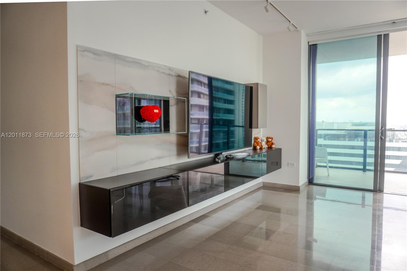 88 Southwest 7th Street, Unit 2112 Miami, FL 33130 - Photo 10 of 33
