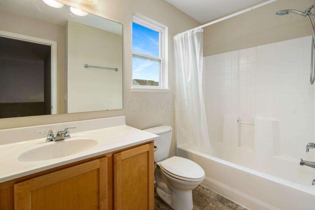 5735 Nadler Road Dublin, OH 43016 - Photo 32 of 48 Upstairs Bath