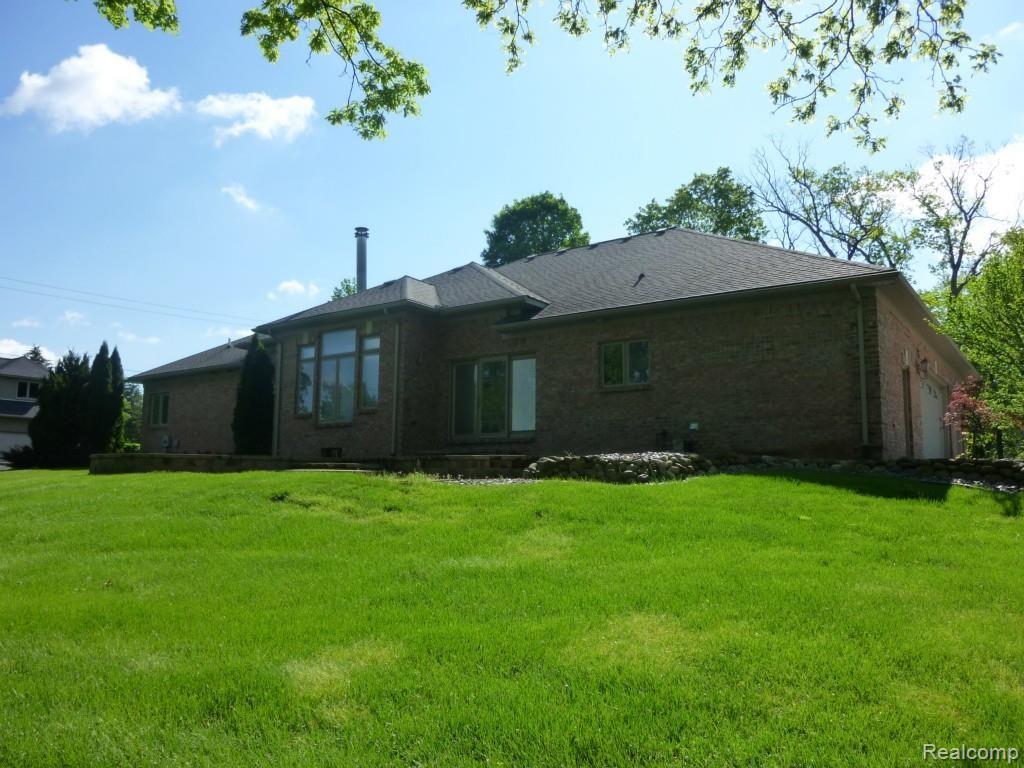 4914 Pleasant Valley Road Brighton, MI 48114 - Photo 4 of 26 pleasant valley 005.jpg
