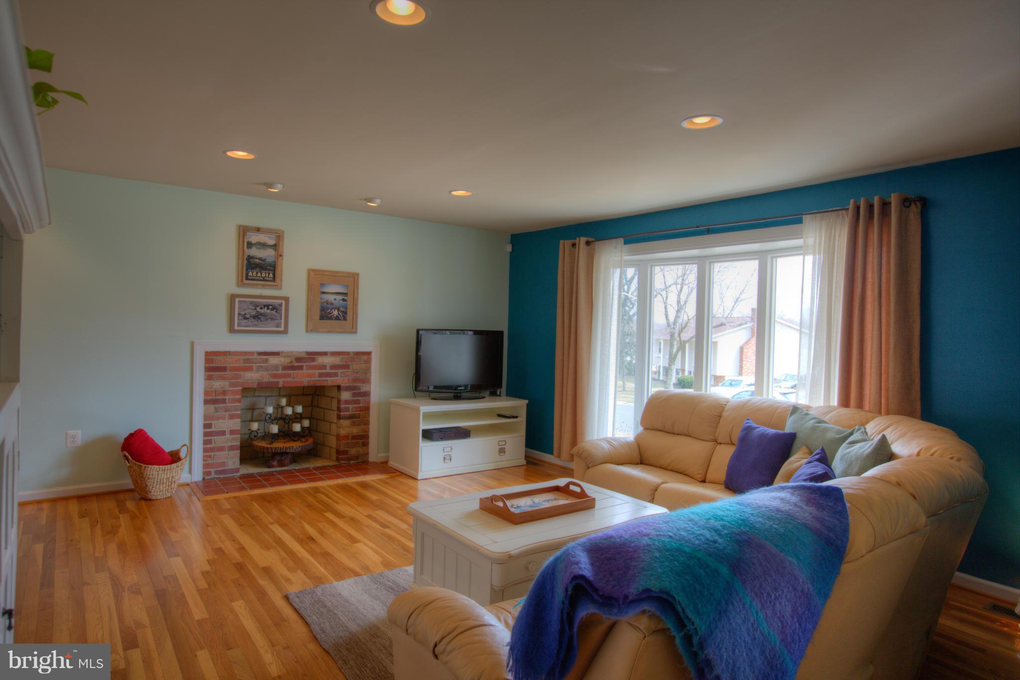 520 Gladhill Road Odenton, MD 21113 - Photo 8 of 30 Living Room