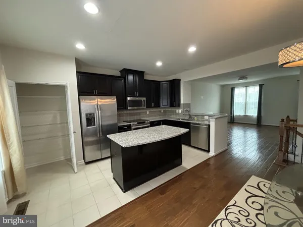 $3,250 | 41717 McMonagle Square, Aldie, VA 20105