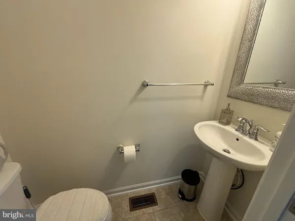 $3,250 | 41717 McMonagle Square, Aldie, VA 20105