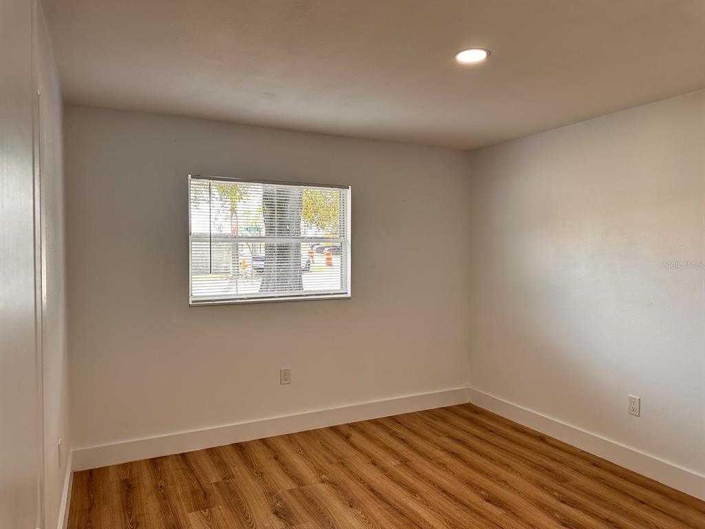 933 Windsor Street Lakeland, FL 33803 - Photo 21 of 47 an empty room with a window