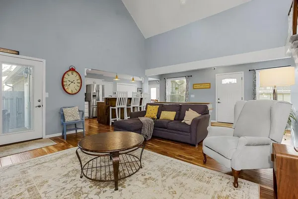 $400,000 | 7206 Mastin Street, Merriam, KS 66203