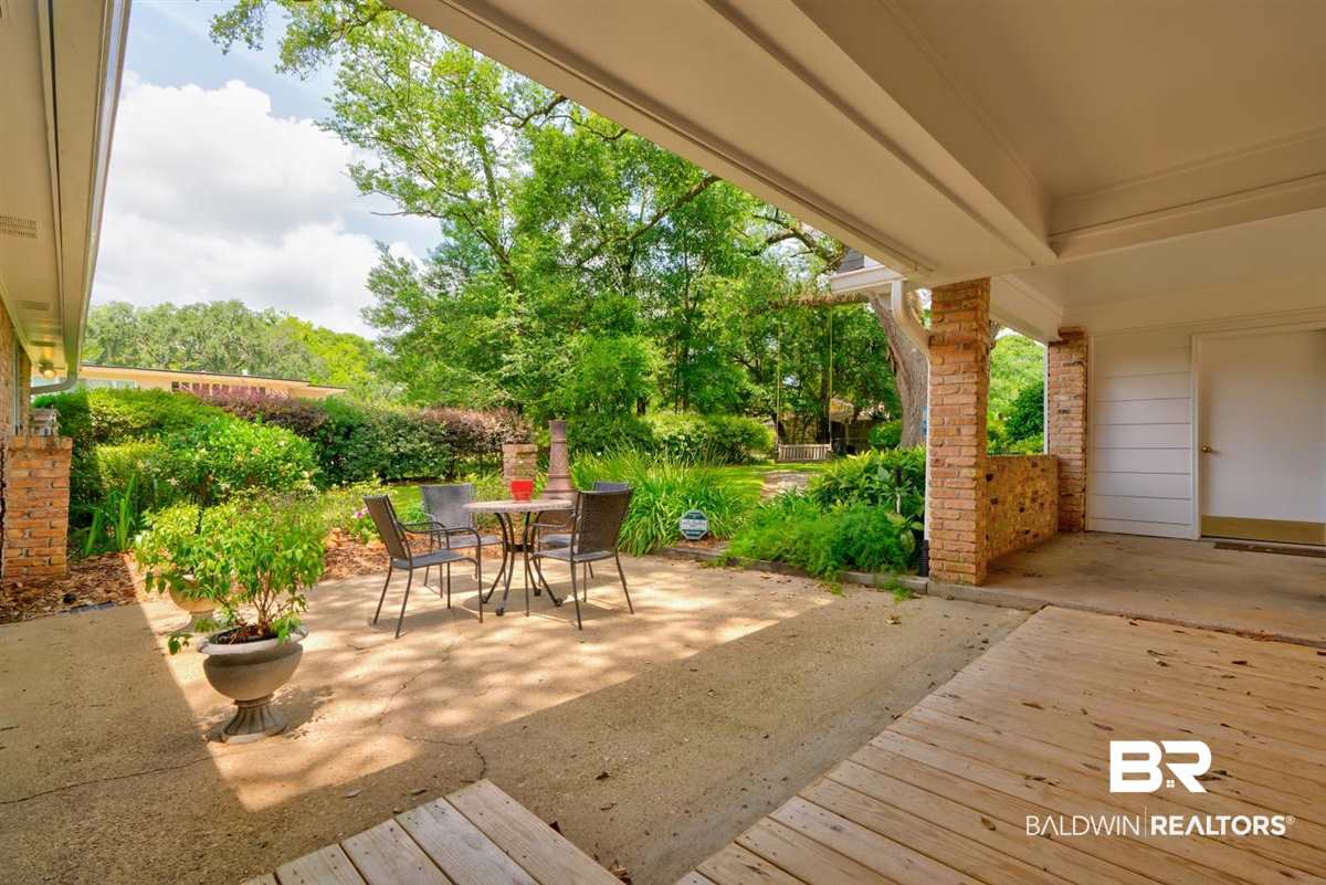 817 Bernard Circle Mobile, AL 36693 - Photo 2 of 38