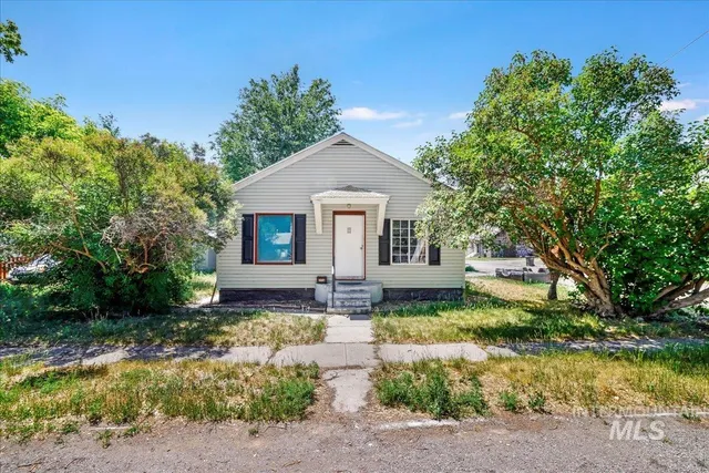 $315,000 | 202 East 2nd Street, Shoshone, ID 83352
