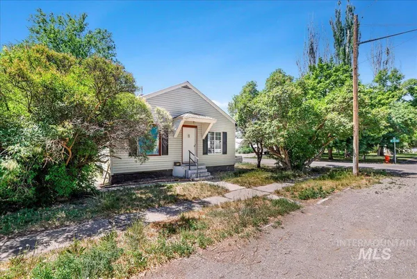 $315,000 | 202 East 2nd Street, Shoshone, ID 83352