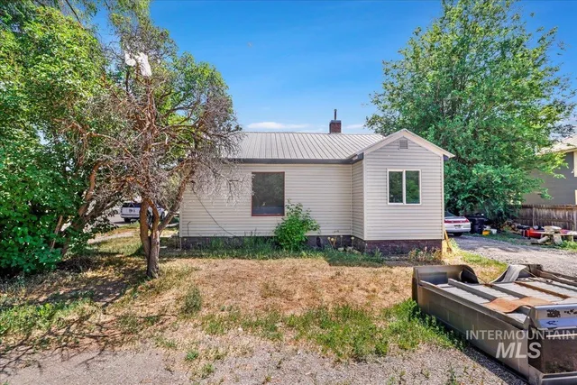 $315,000 | 202 East 2nd Street, Shoshone, ID 83352