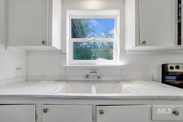 $315,000 | 202 East 2nd Street, Shoshone, ID 83352