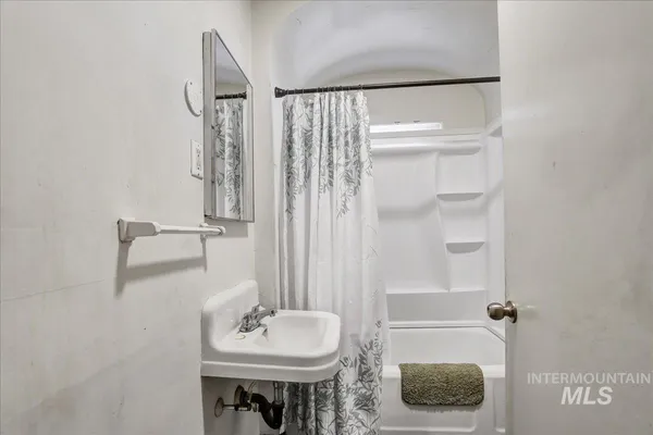 $315,000 | 202 East 2nd Street, Shoshone, ID 83352