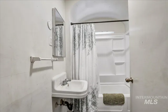 $315,000 | 202 East 2nd Street, Shoshone, ID 83352