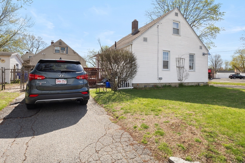 1791 Carew Street Springfield, MA 01104 - Photo 3 of 27