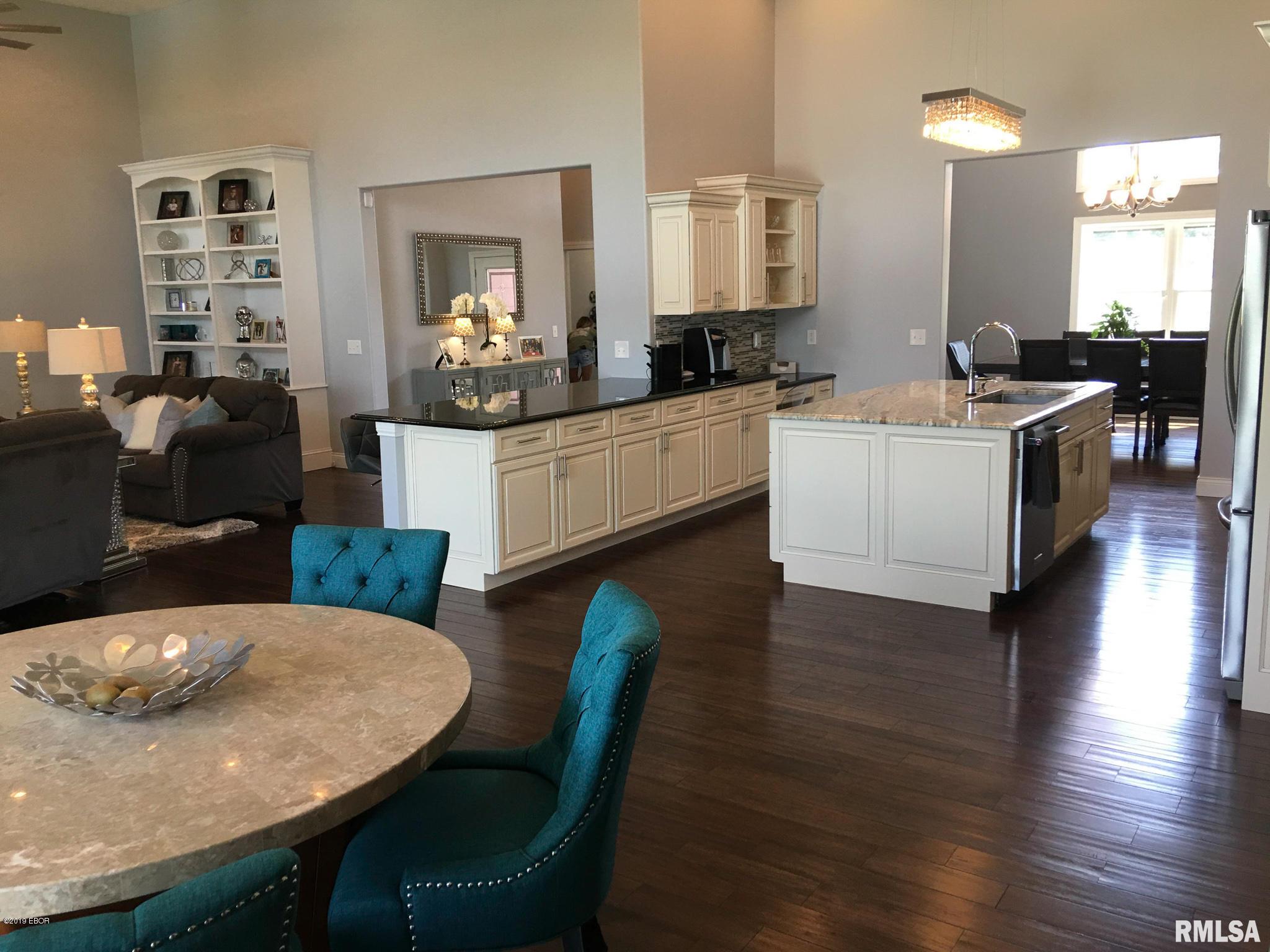 1569 Pershing Road West Frankfort, IL 62896 - Photo 11 of 53 Gallery Image 11