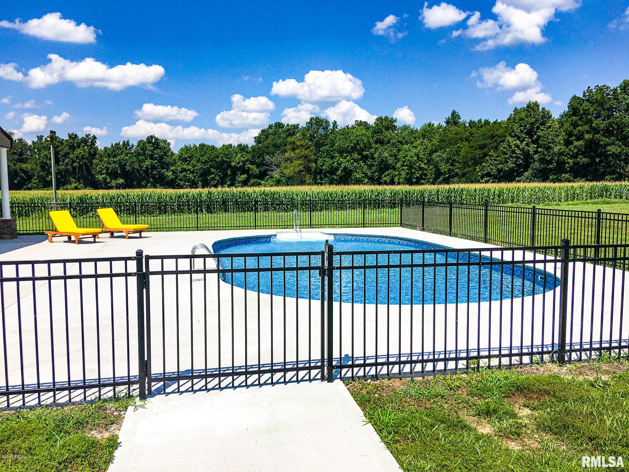 1569 Pershing Road West Frankfort, IL 62896 - Photo 4 of 53 Gallery Image 4