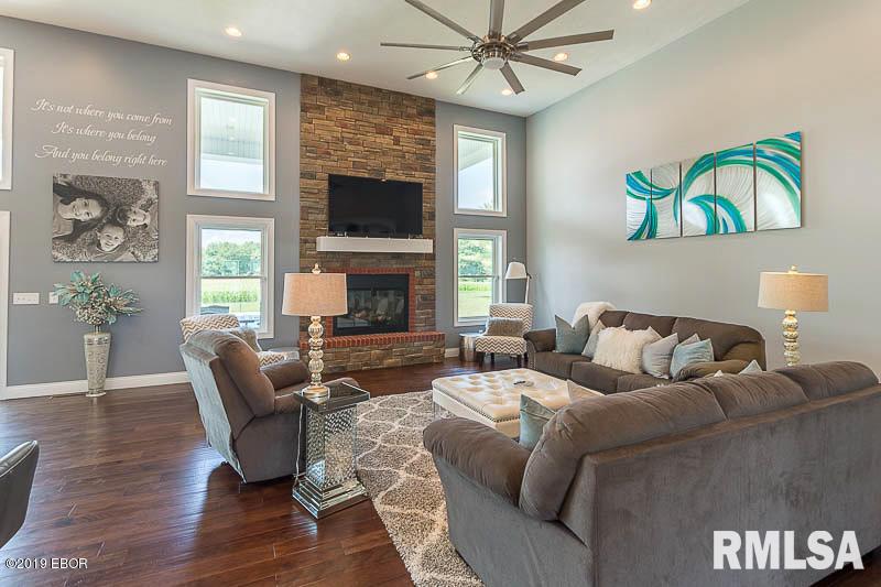 1569 Pershing Road West Frankfort, IL 62896 - Photo 7 of 53 Gallery Image 7
