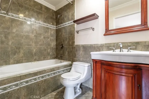 $3,650 | 14631 Dickens Street, Unit 7, Sherman Oaks, CA 91403