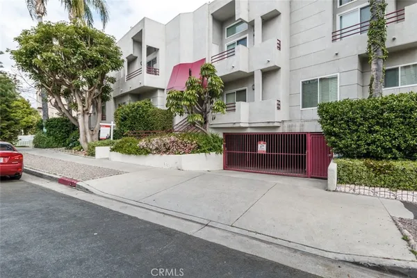 $3,650 | 14631 Dickens Street, Unit 7, Sherman Oaks, CA 91403