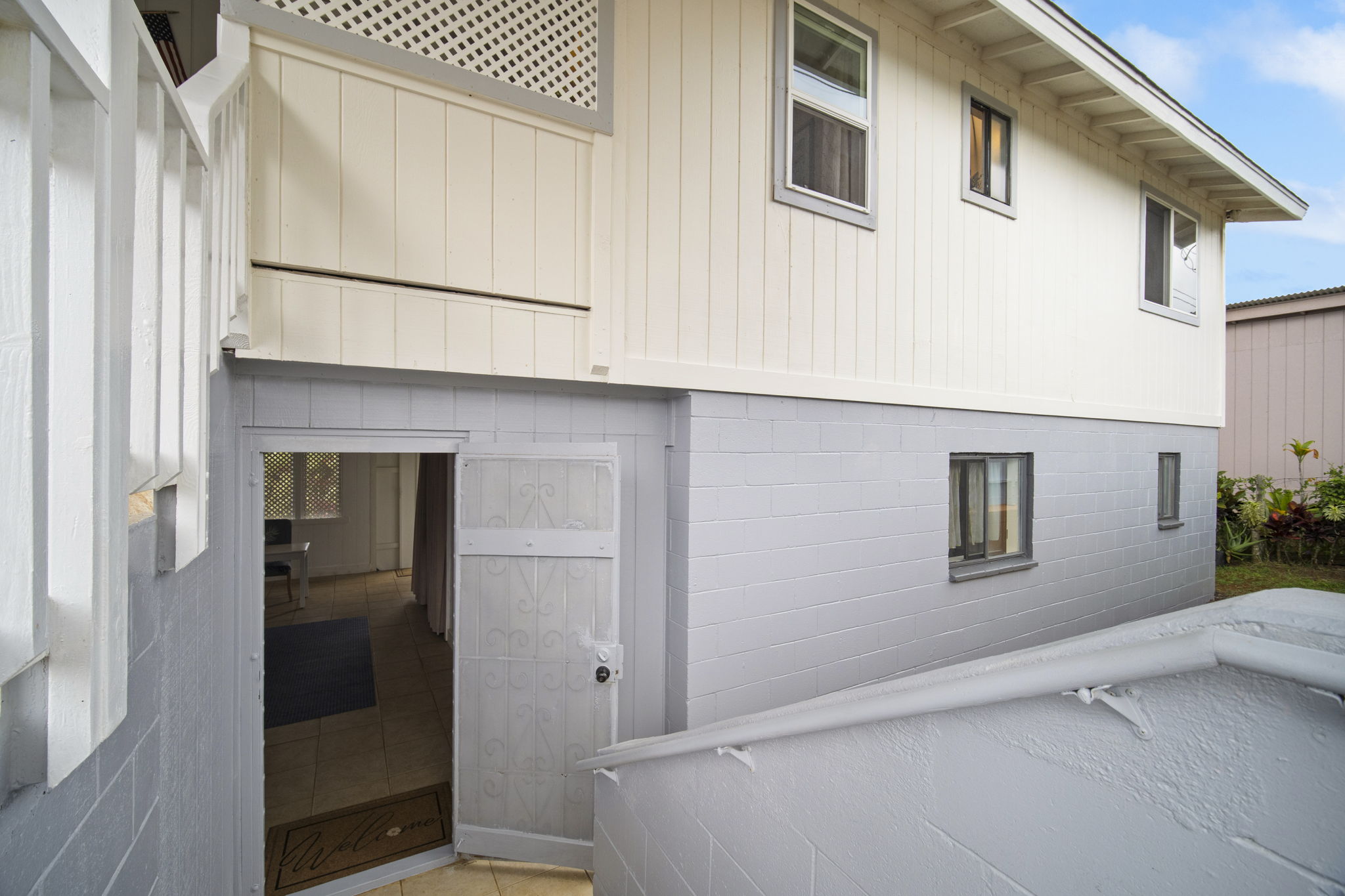 4439 Punee Road Koloa, HI 96756 - Photo 12 of 30 a view of a hallway with closet