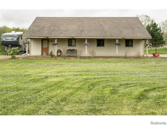 3306 West Sutton Road Lapeer, MI 48446 - Photo 5 of 32 5.jpg