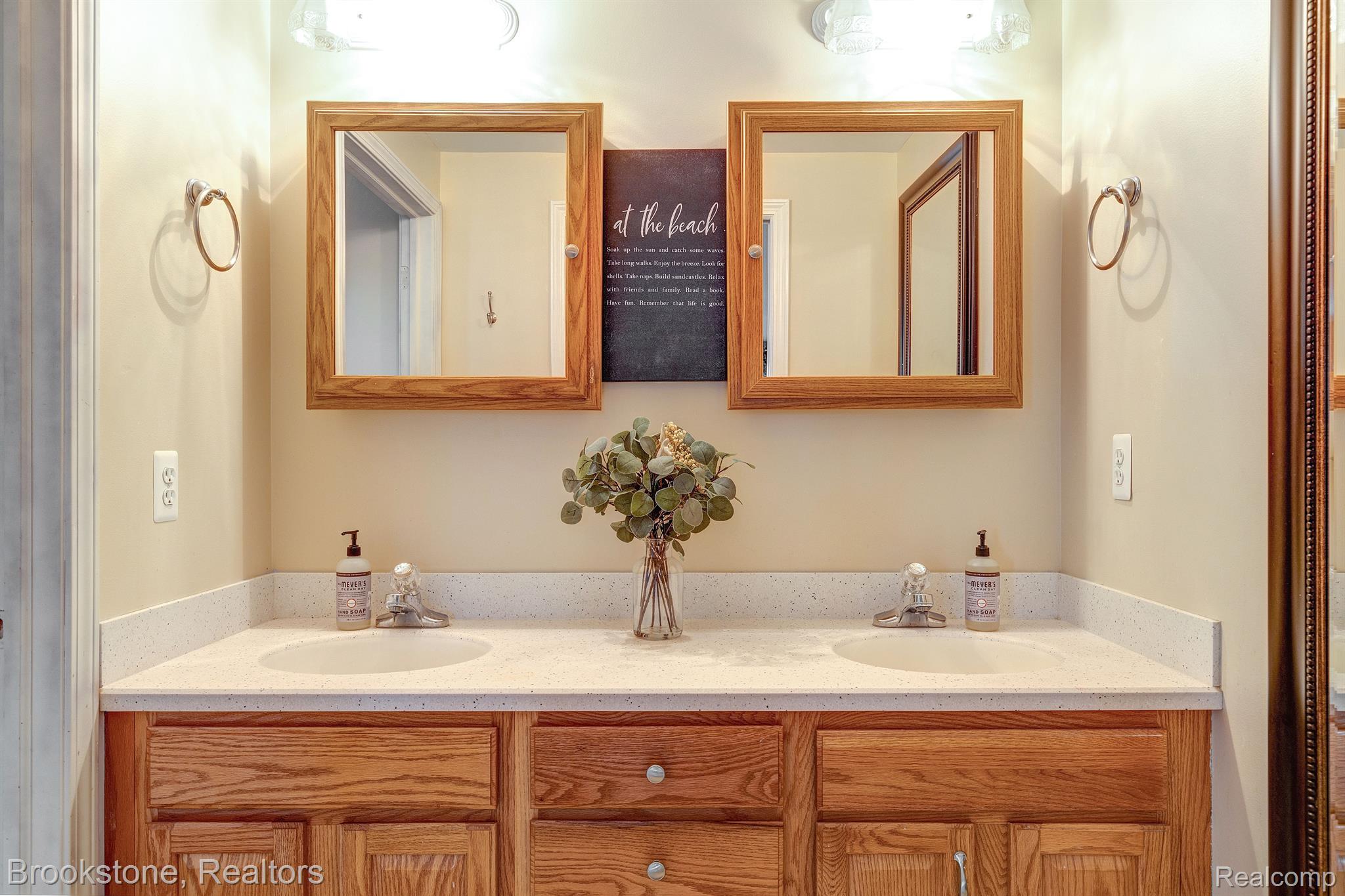 1853 Mackwood Road Rochester, MI 48307 - Photo 26 of 43 Gallery Image 26