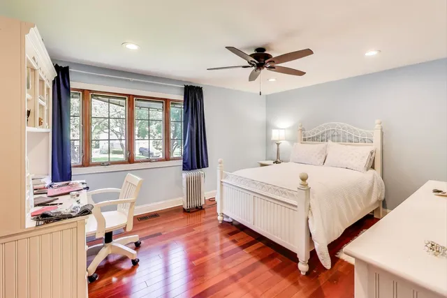 $949,000 | 1821 East Boulder Drive, Mount Prospect, IL 60056