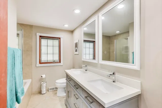 $949,000 | 1821 East Boulder Drive, Mount Prospect, IL 60056