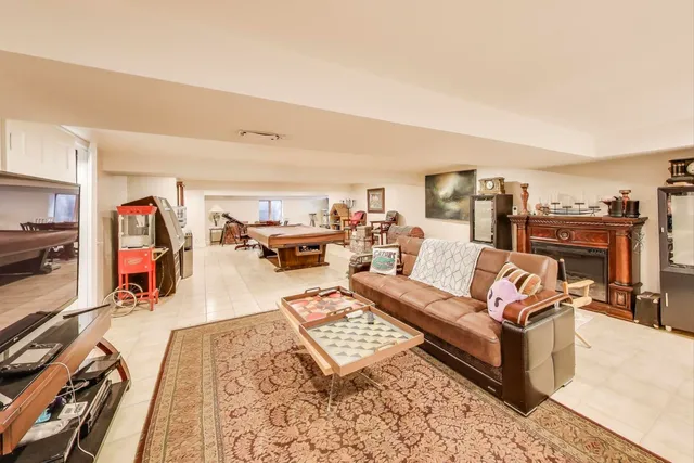 $949,000 | 1821 East Boulder Drive, Mount Prospect, IL 60056