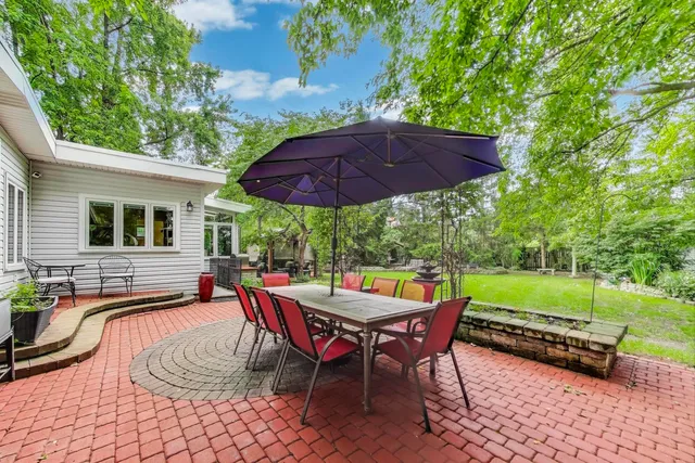 $949,000 | 1821 East Boulder Drive, Mount Prospect, IL 60056