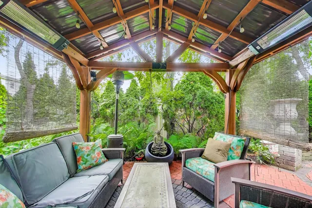 $949,000 | 1821 East Boulder Drive, Mount Prospect, IL 60056