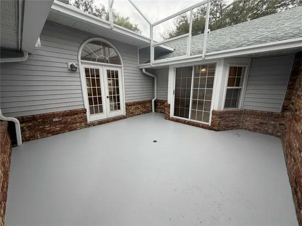 a view of a house with porch