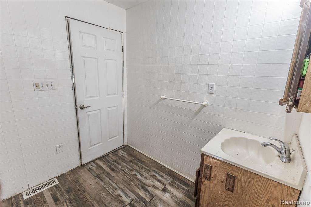 8368 Vassar Road Millington, MI 48746 - Photo 6 of 27 Gallery Image 6