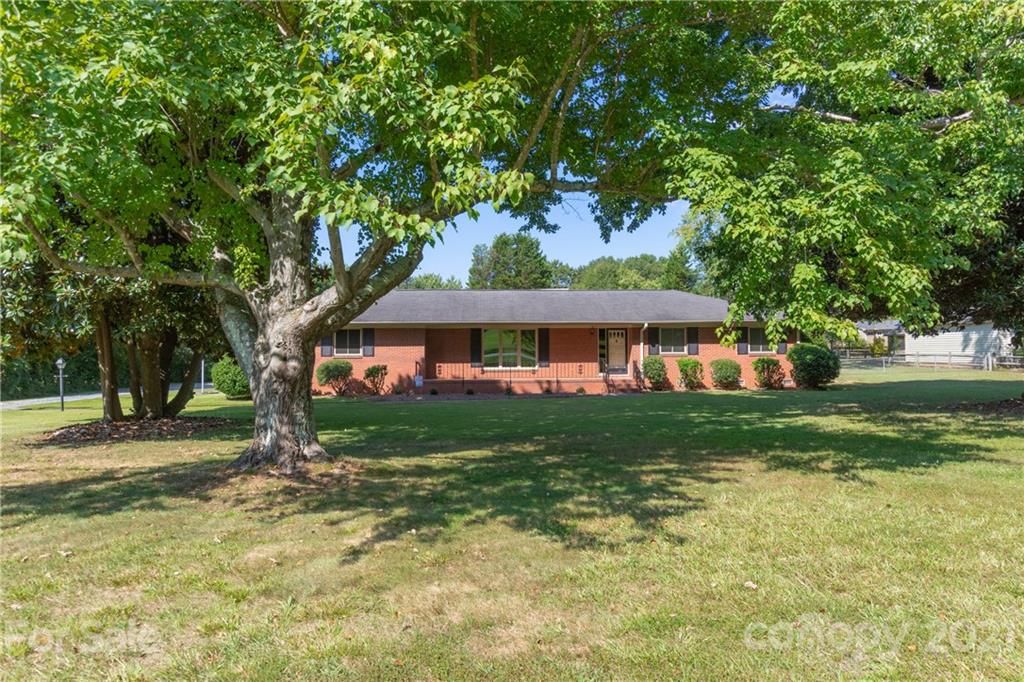 8717 Hood Road Charlotte, NC 28215 - Photo 2 of 27 Gallery Image 2
