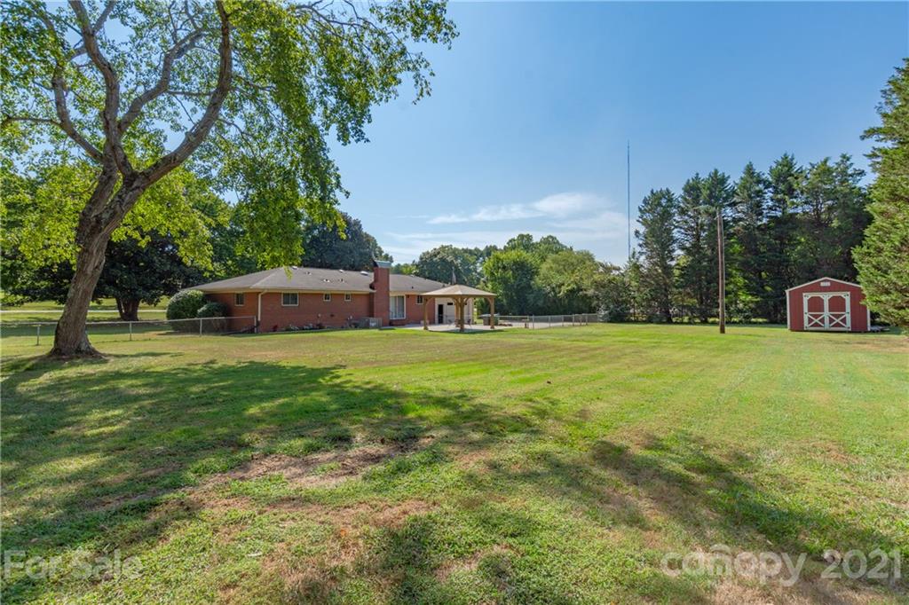 8717 Hood Road Charlotte, NC 28215 - Photo 11 of 27 Gallery Image 11