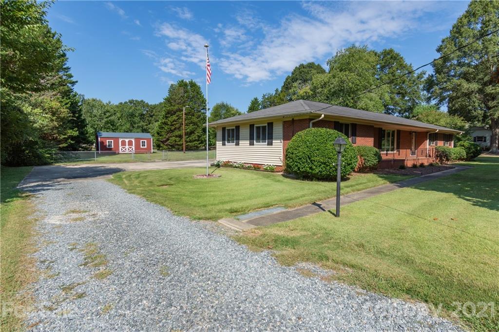 8717 Hood Road Charlotte, NC 28215 - Photo 12 of 27 Gallery Image 12