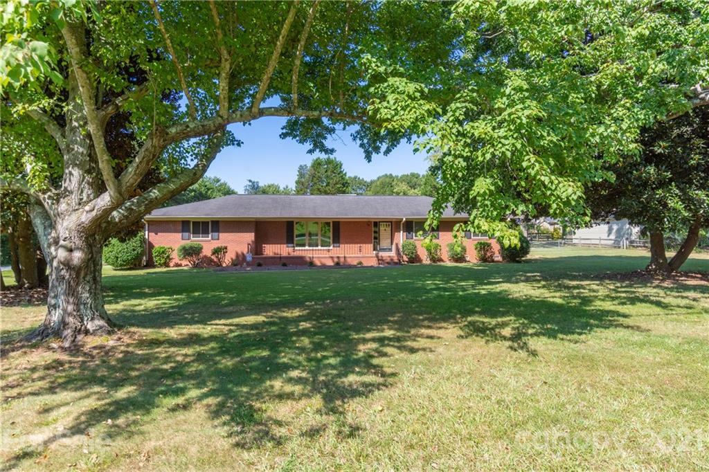 8717 Hood Road Charlotte, NC 28215 - Photo 3 of 27 Gallery Image 3