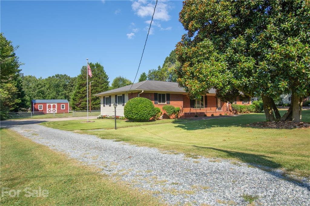 8717 Hood Road Charlotte, NC 28215 - Photo 5 of 27 Gallery Image 5