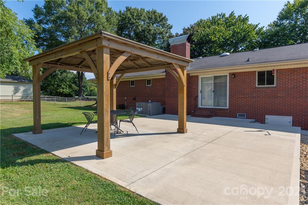 8717 Hood Road Charlotte, NC 28215 - Photo 7 of 27 Gallery Image 7