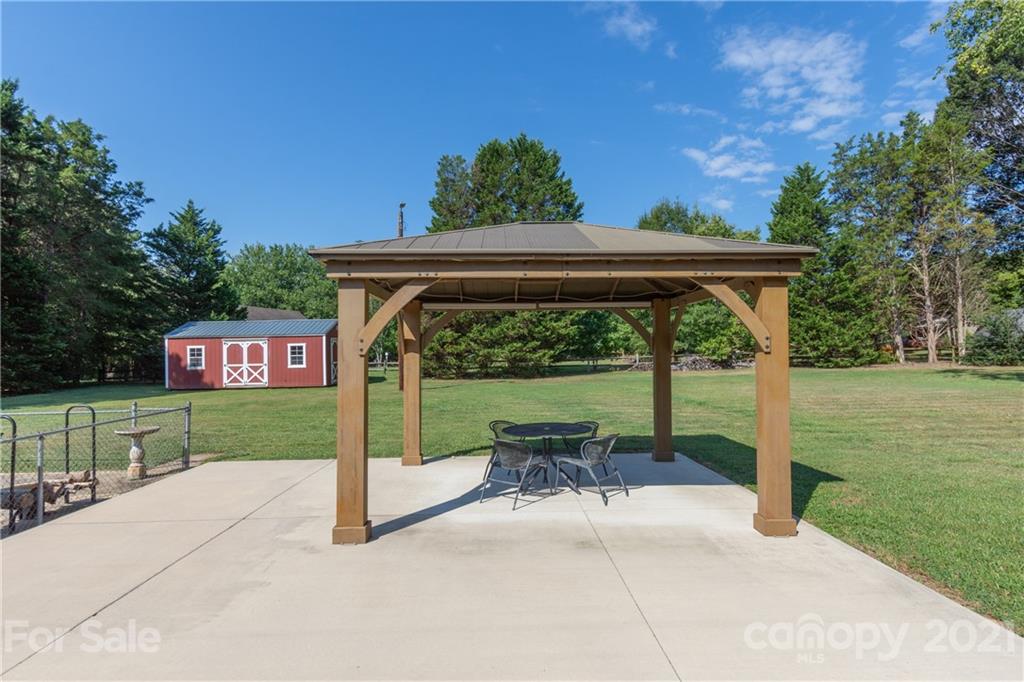 8717 Hood Road Charlotte, NC 28215 - Photo 8 of 27 Gallery Image 8