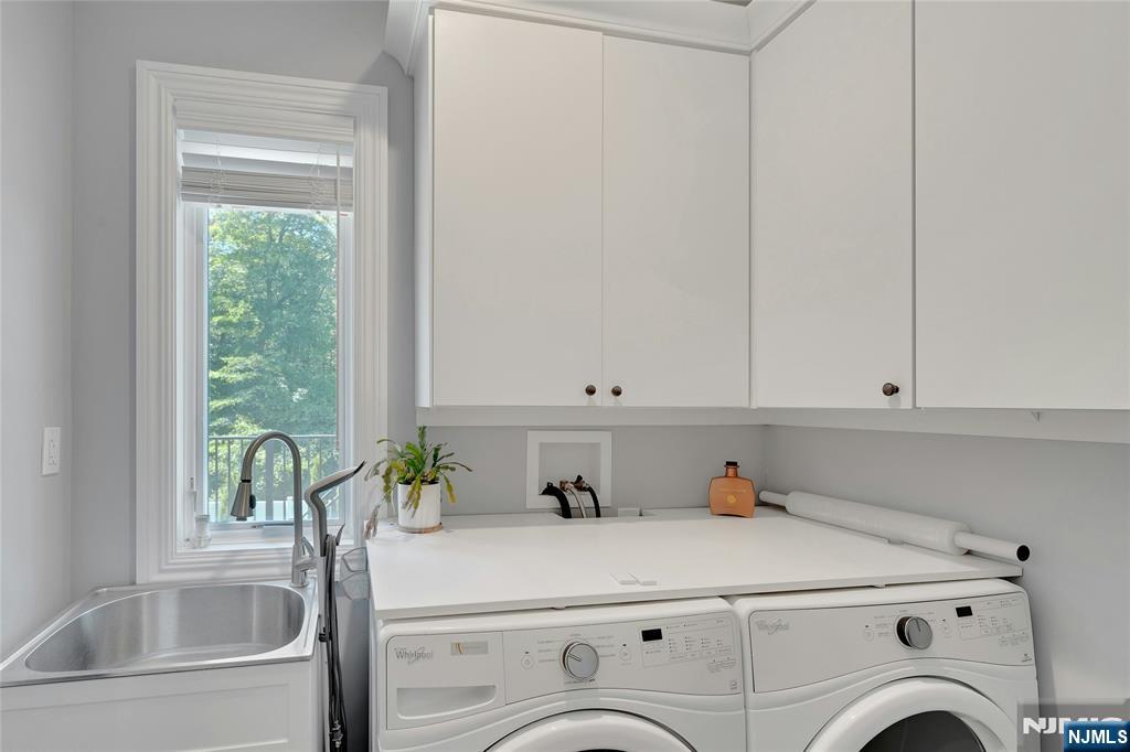 697 Terrace Drive Paramus, NJ 07652 - Photo 12 of 30