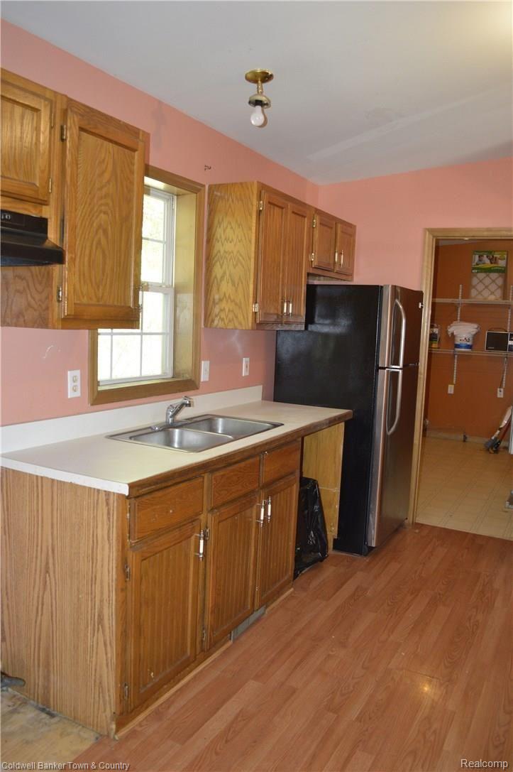 7083 Brophy Road Howell, MI 48855 - Photo 9 of 29 Kitchen